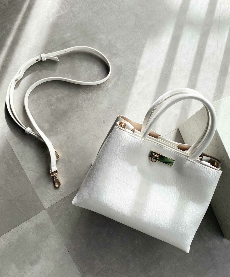 ショルダーストラップ付き