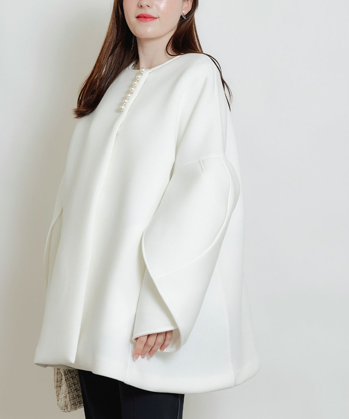 model：H160　着用サイズ：M　オフホワイト