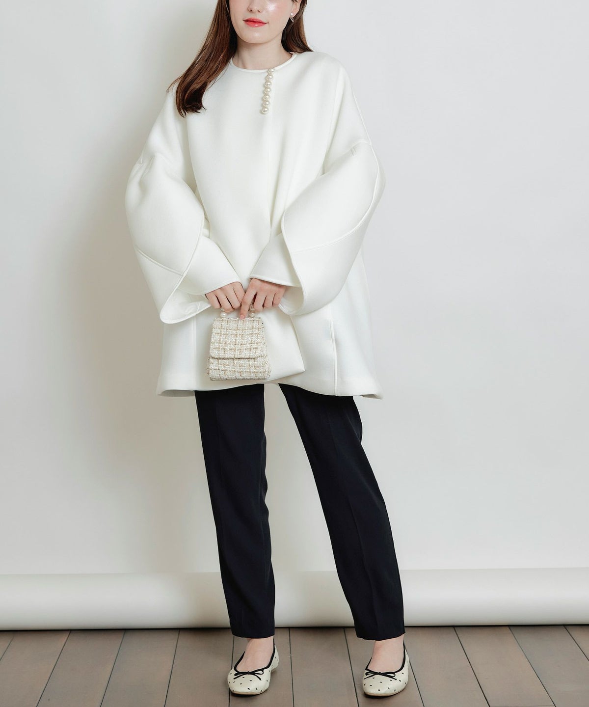 model：H160　着用サイズ：M　オフホワイト