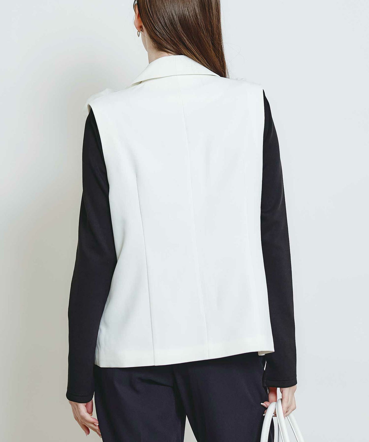 model：H160　着用サイズ：M　オフホワイト