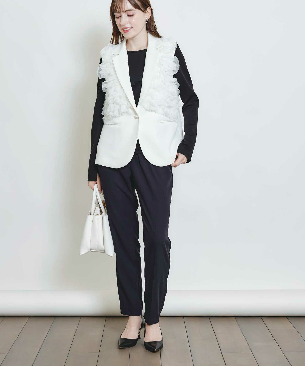 model：H160　着用サイズ：M　オフホワイト