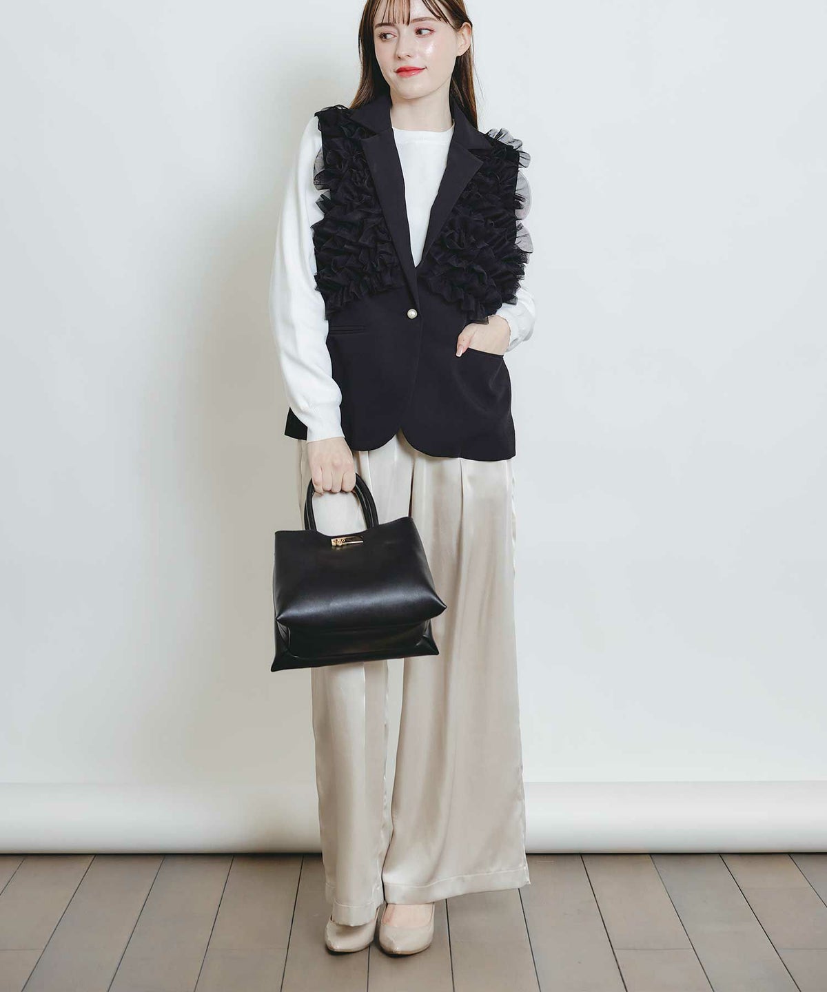 model：H160　着用サイズ：M　ブラック