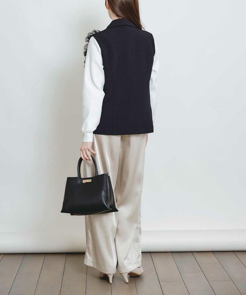 model：H160　着用サイズ：M　ブラック