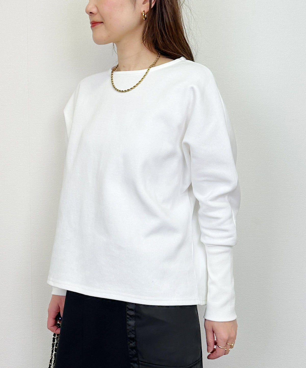 model：H164　着用サイズ：M　オフホワイト