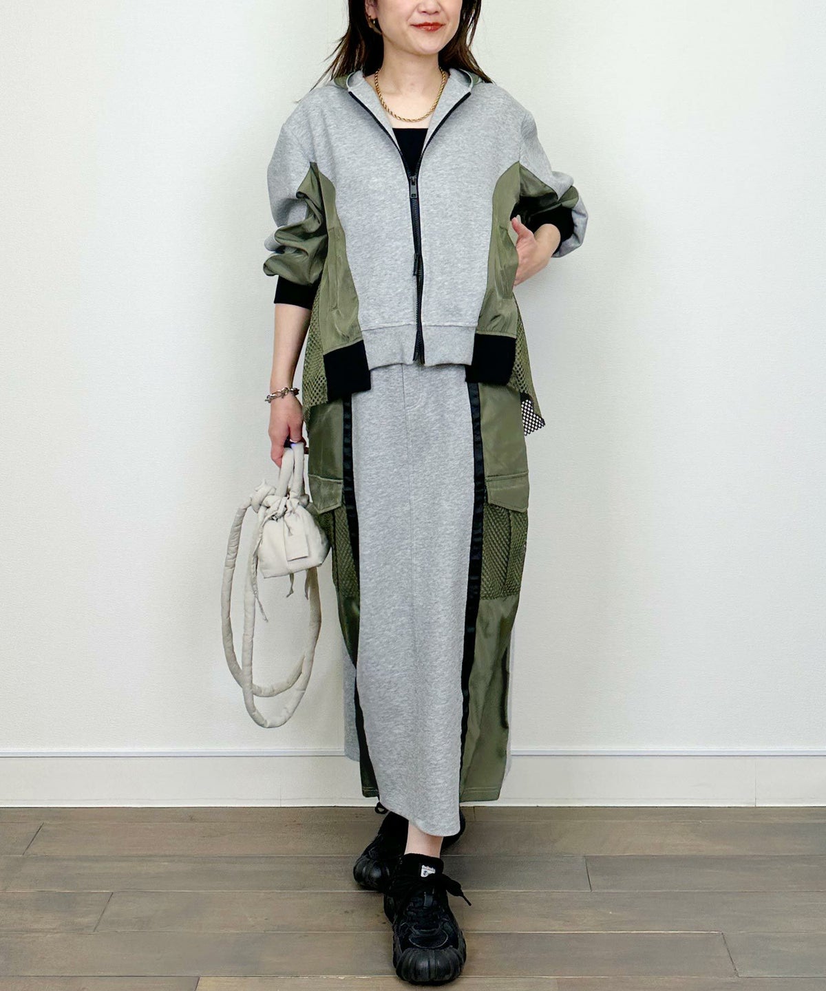 model：H164　着用サイズ：M　グレー