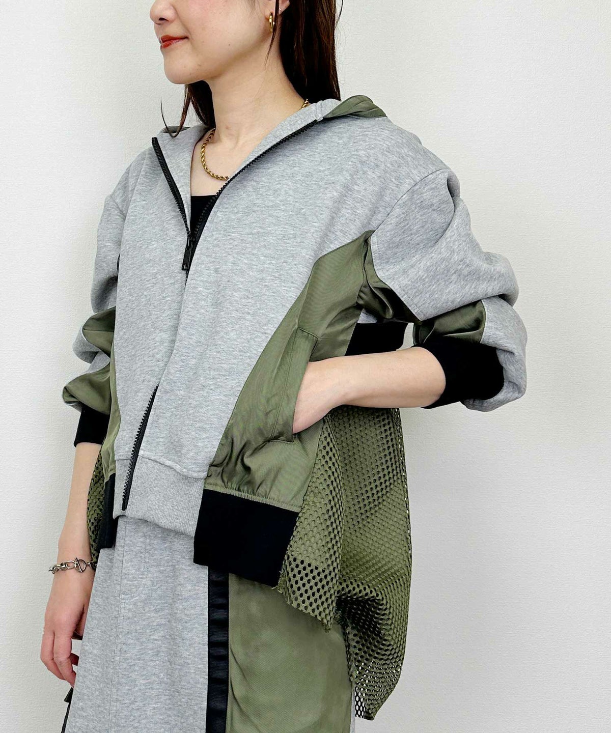 model：H164　着用サイズ：M　グレー