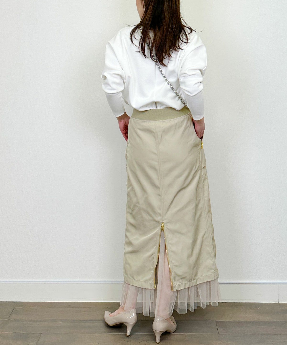 model：H164　着用サイズ：M　アイボリー
