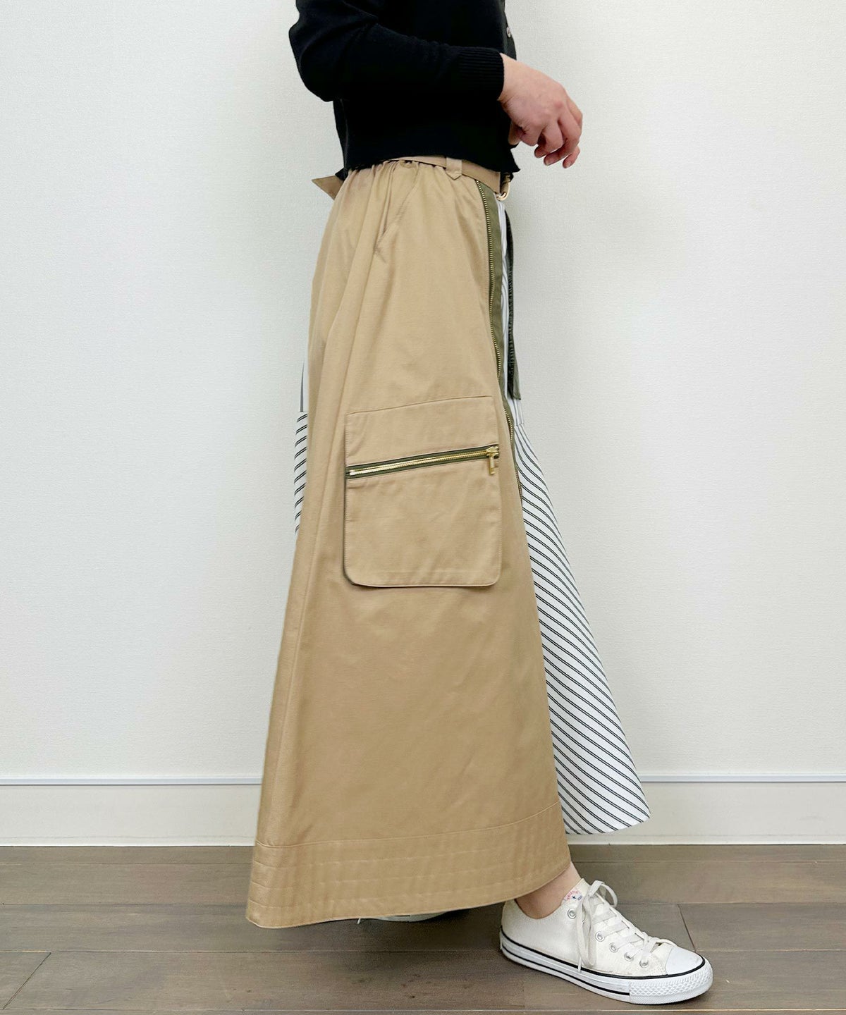 model：H164　着用サイズ：M　ベージュ