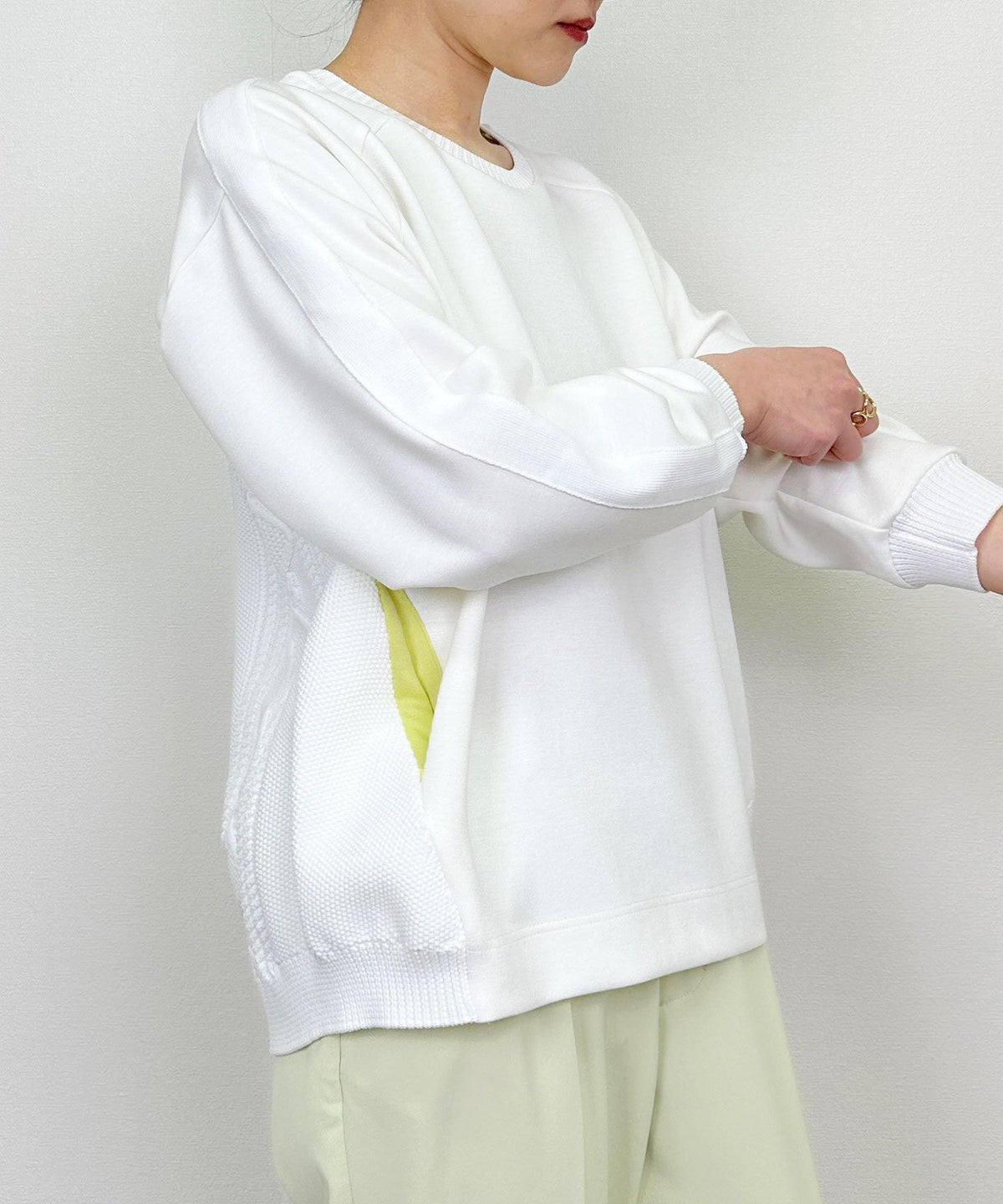 model：H164　着用サイズ：M　オフホワイト