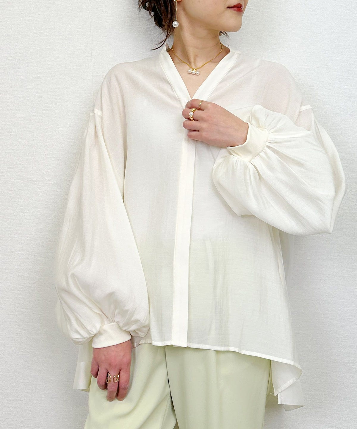 model：H164　着用サイズ：M　オフホワイト