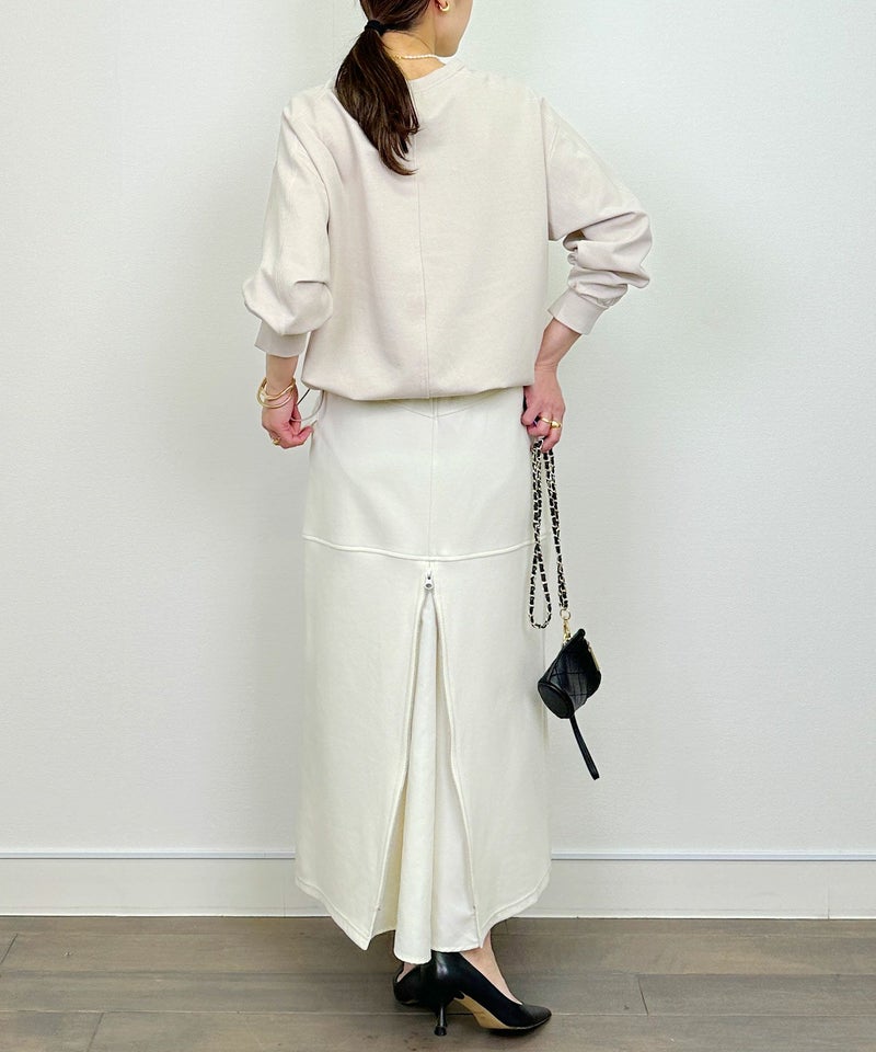 model：H164　着用サイズ：M　グレイッシュベージュ