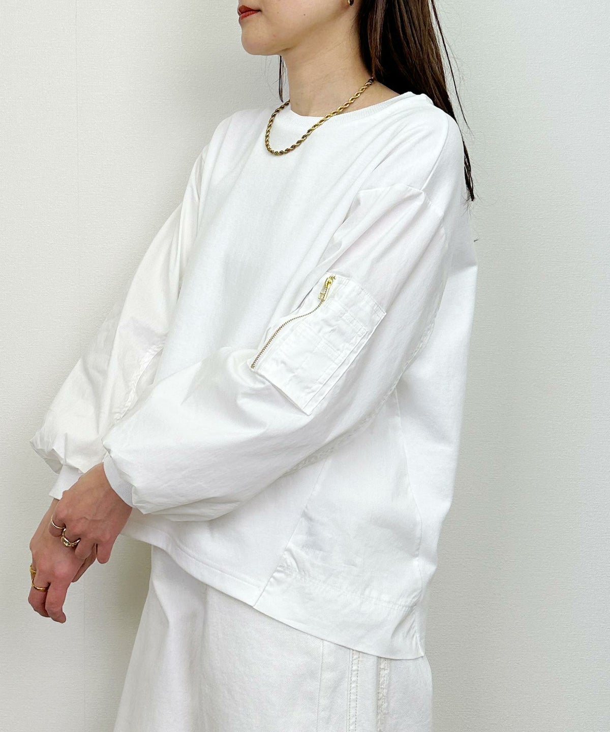 model：H164　着用サイズ：M　オフホワイト