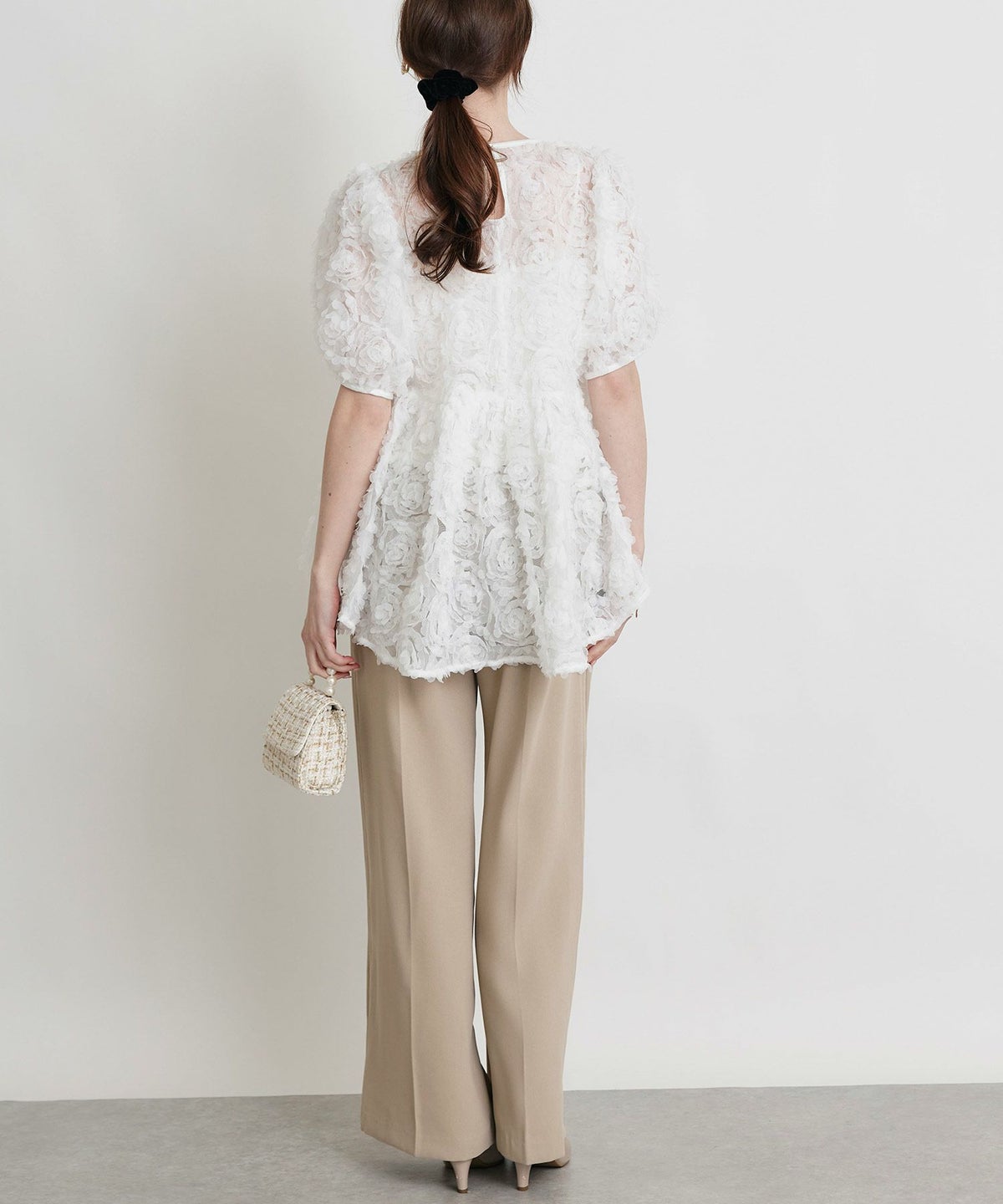 model：H160　着用サイズ：M　オフホワイト