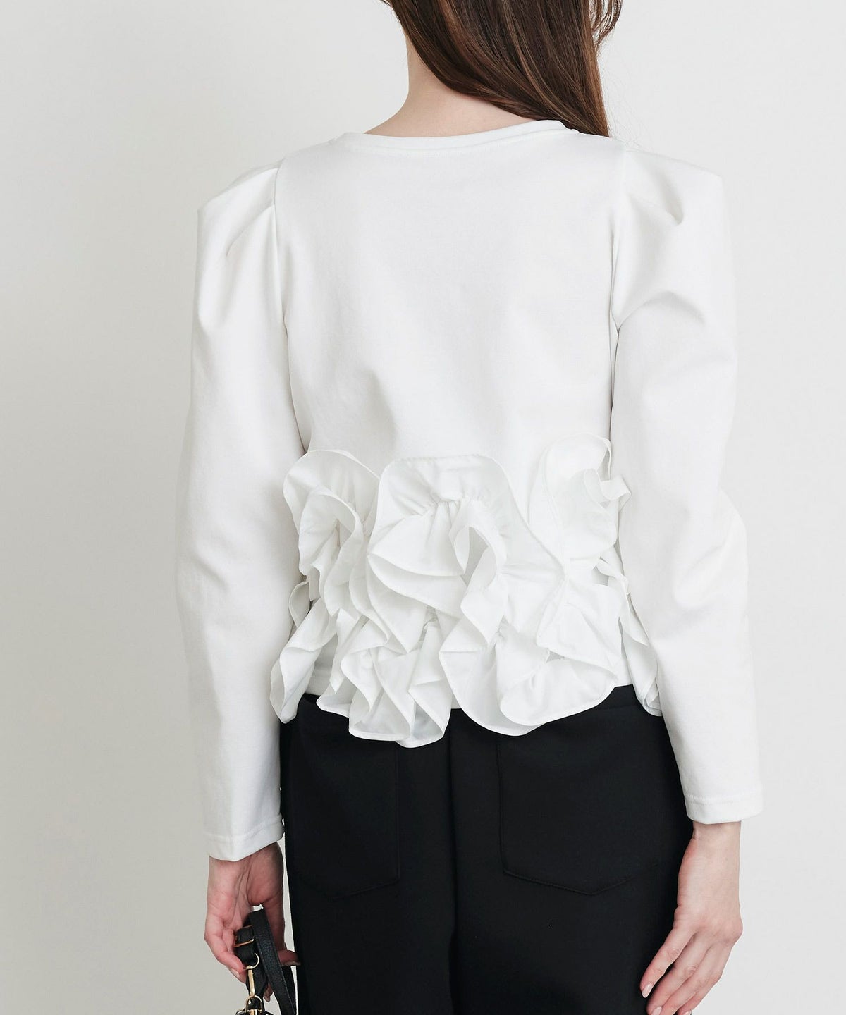 model：H160　着用サイズ：M　オフホワイト