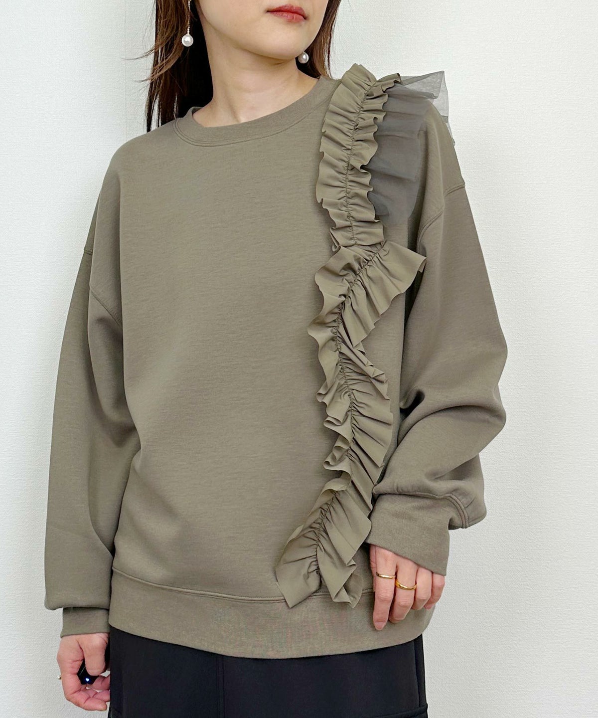 model：H164　着用サイズ：M　グレイッシュベージュ