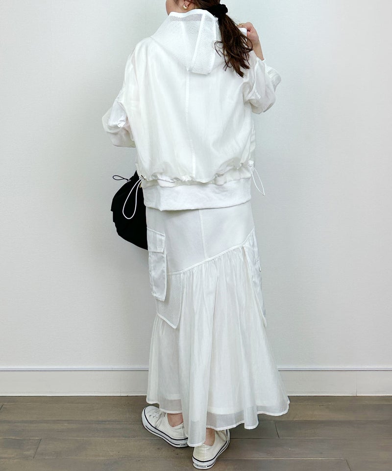 model：H164　着用サイズ：M　ホワイト（セットアップで）