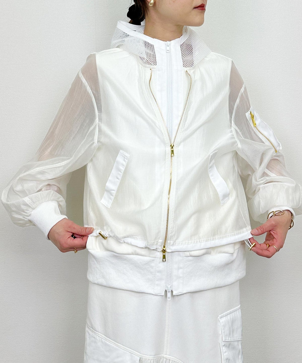 model：H164　着用サイズ：M　ホワイト（セットアップで）