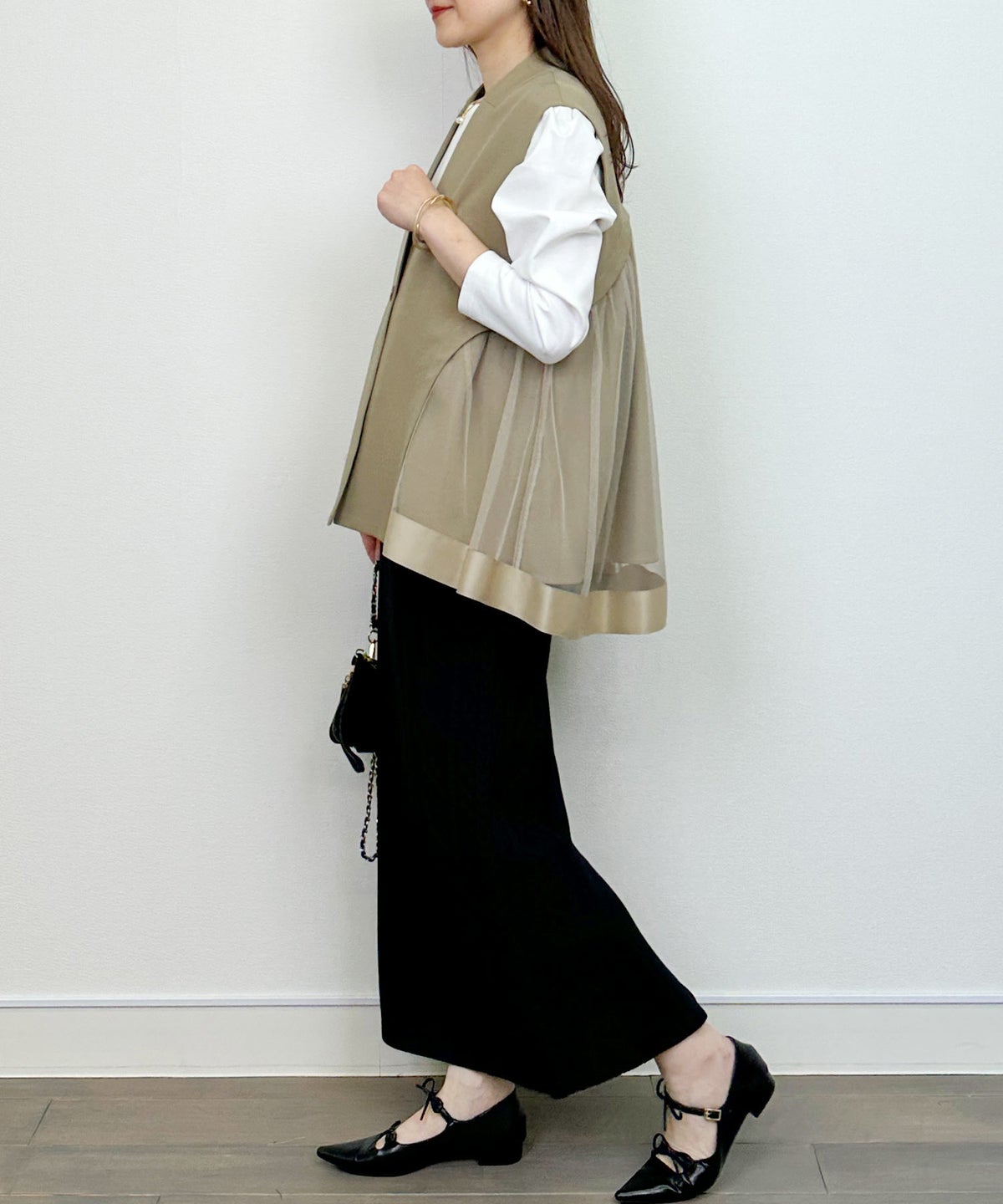 model：H164　着用サイズ：M　ベージュ