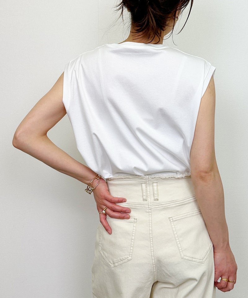 model：H164　着用サイズ：M　オフホワイト