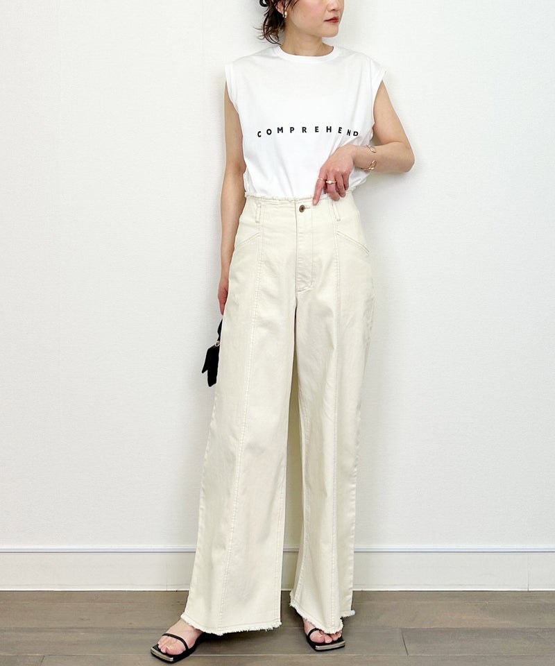 model：H164　着用サイズ：M　オフホワイト