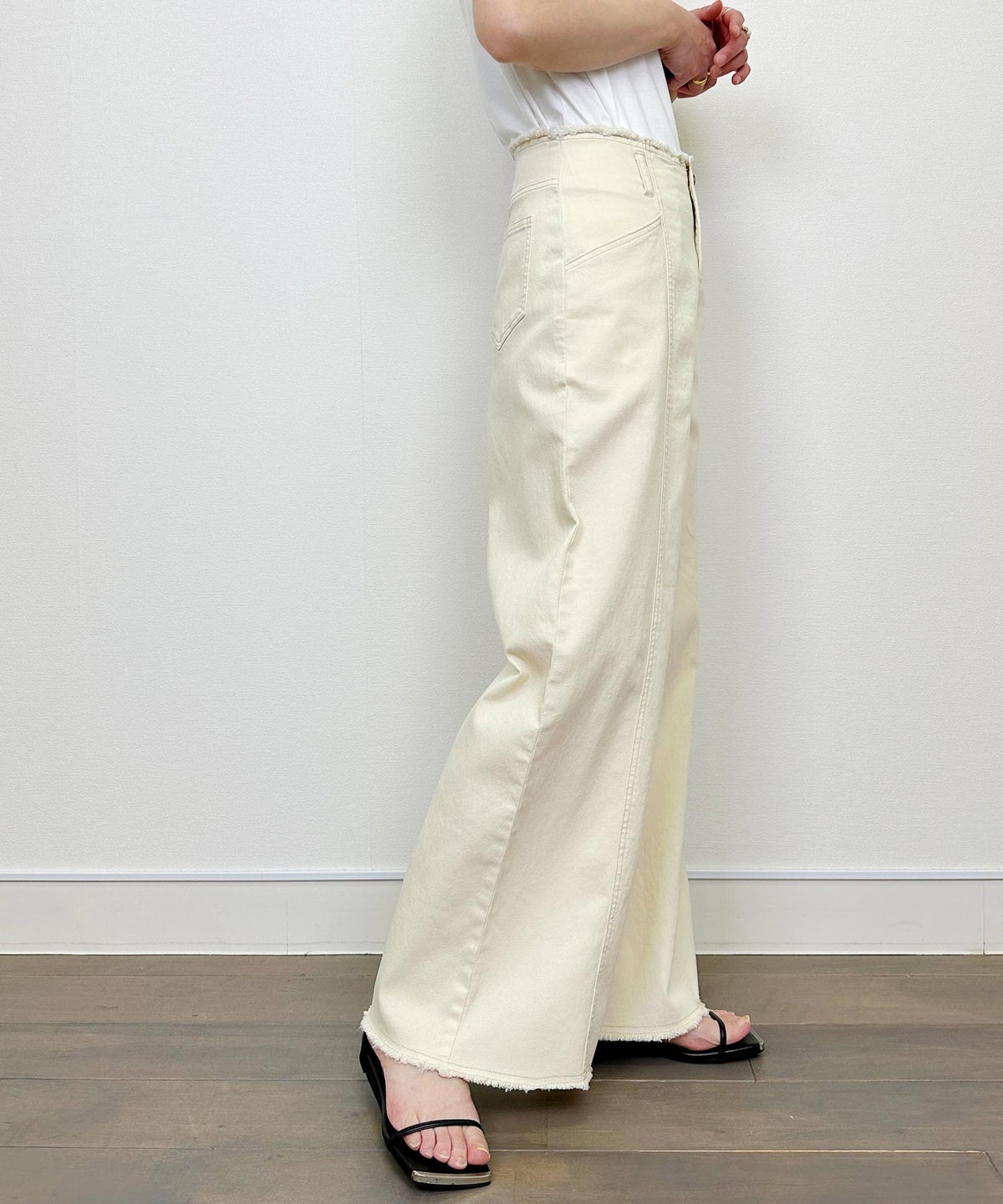 model：H164　着用サイズ：M　アイボリー