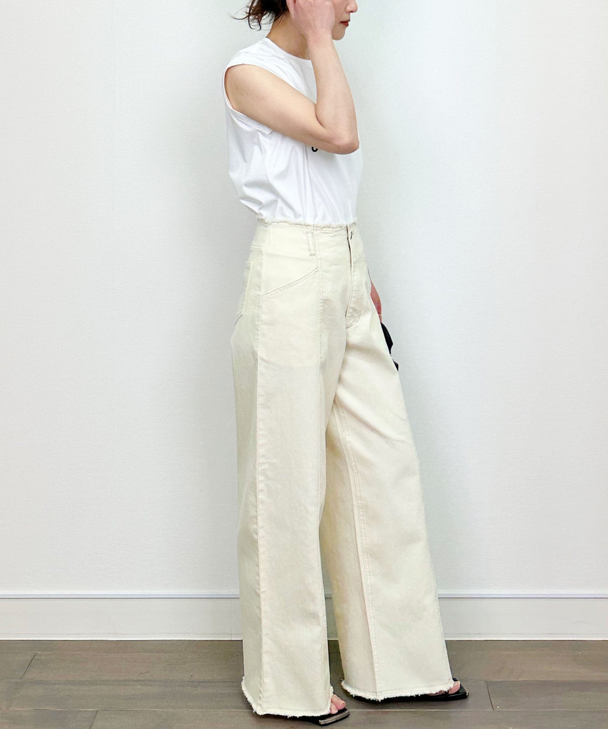 model：H164　着用サイズ：M　アイボリー