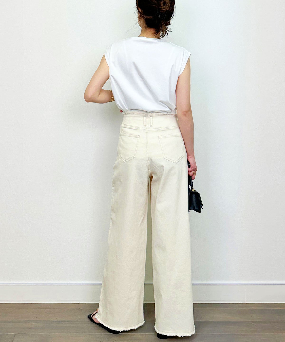 model：H164　着用サイズ：M　アイボリー