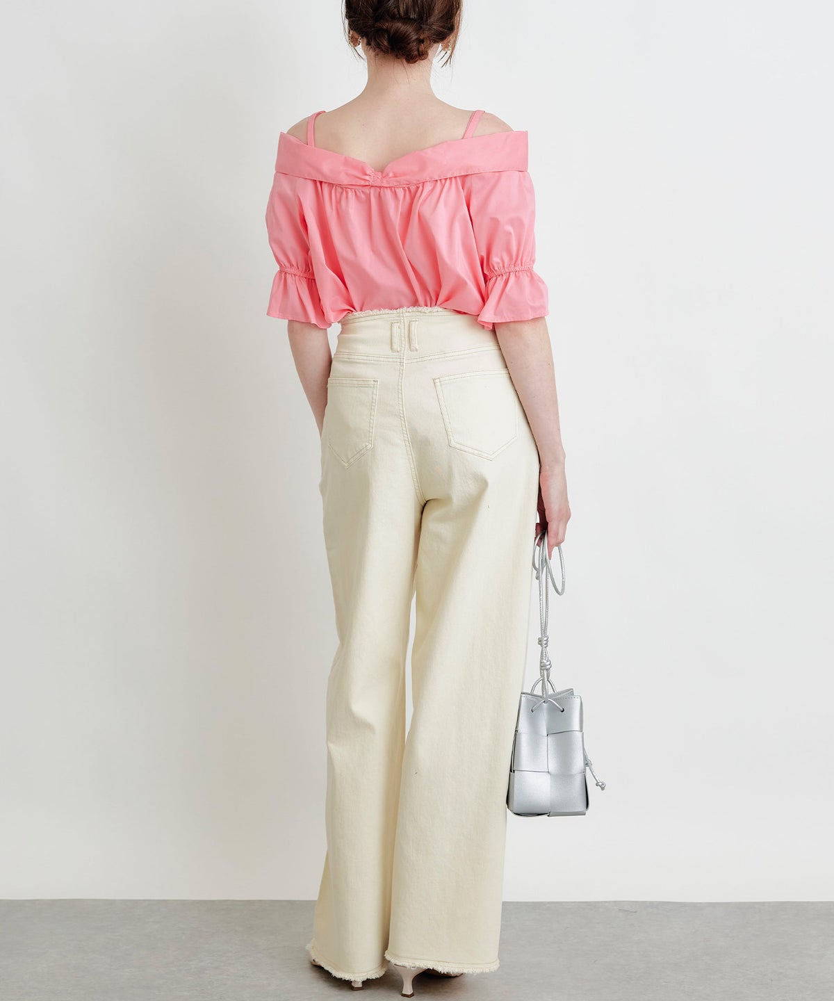 model：H160　着用サイズ：M　アイボリー