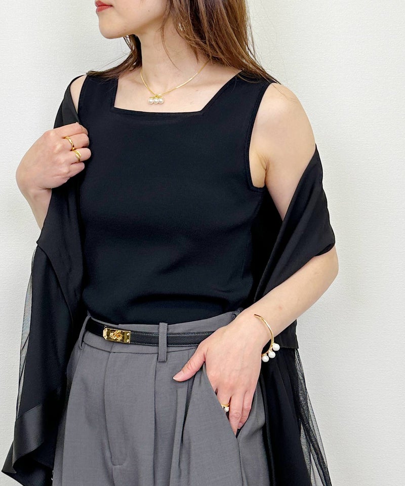 model：H164　着用サイズ：M　ブラック　スクエアネック前