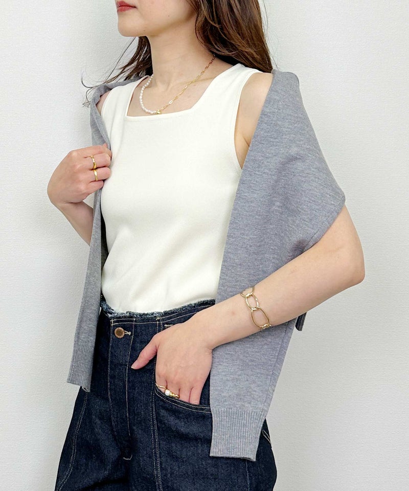 model：H164　着用サイズ：M　オフホワイト　スクエアネック前