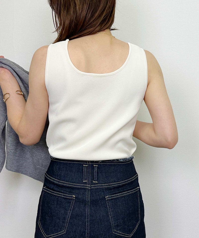 model：H164　着用サイズ：M　オフホワイト　スクエアネック前