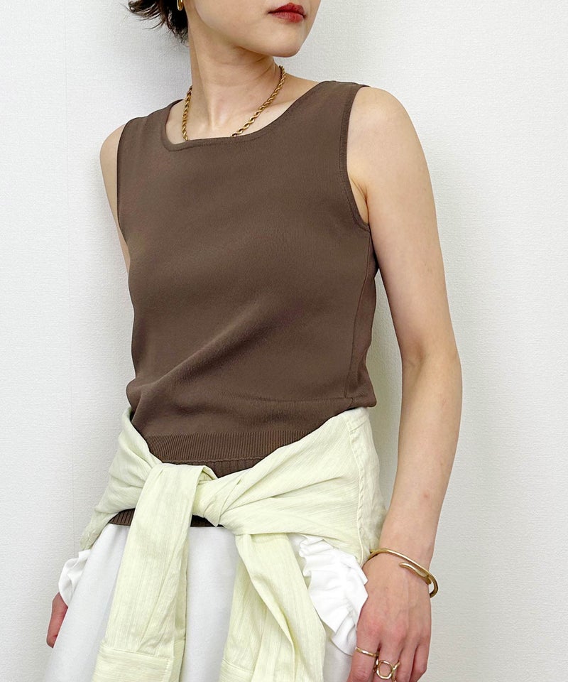 model：H164　着用サイズ：M　ブラウン　クルーネック前