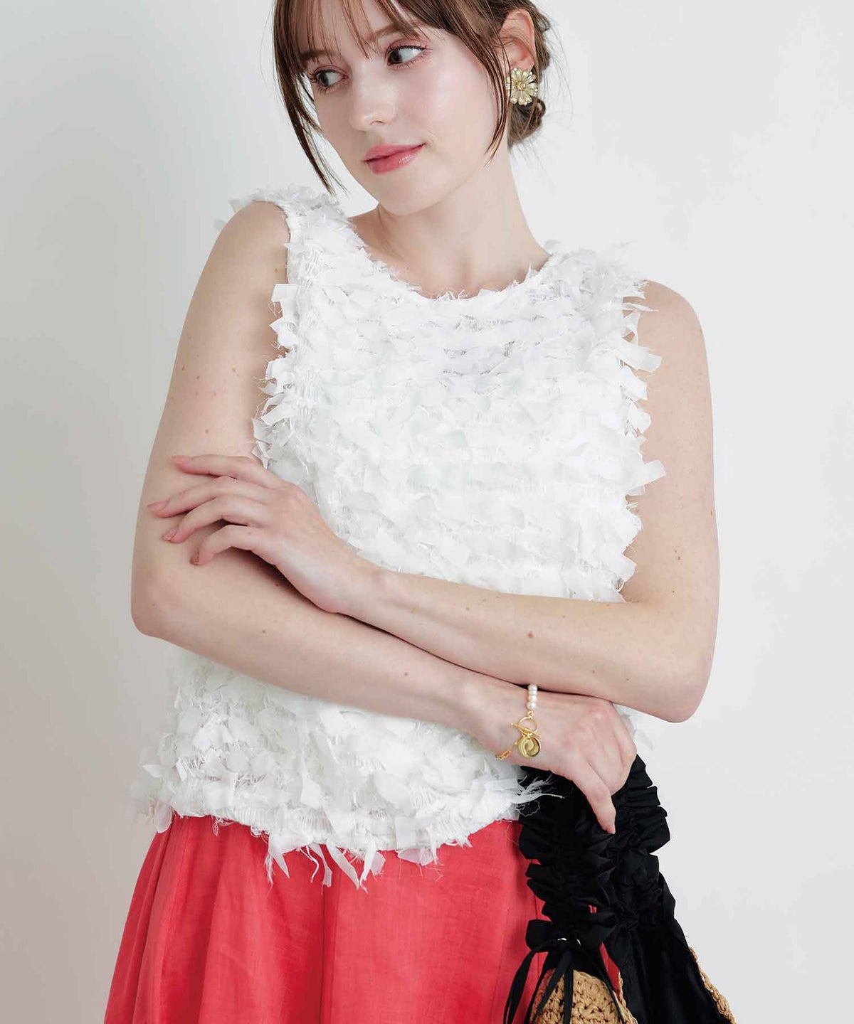 model：H160　着用サイズ：M　オフホワイト　リボン後ろ