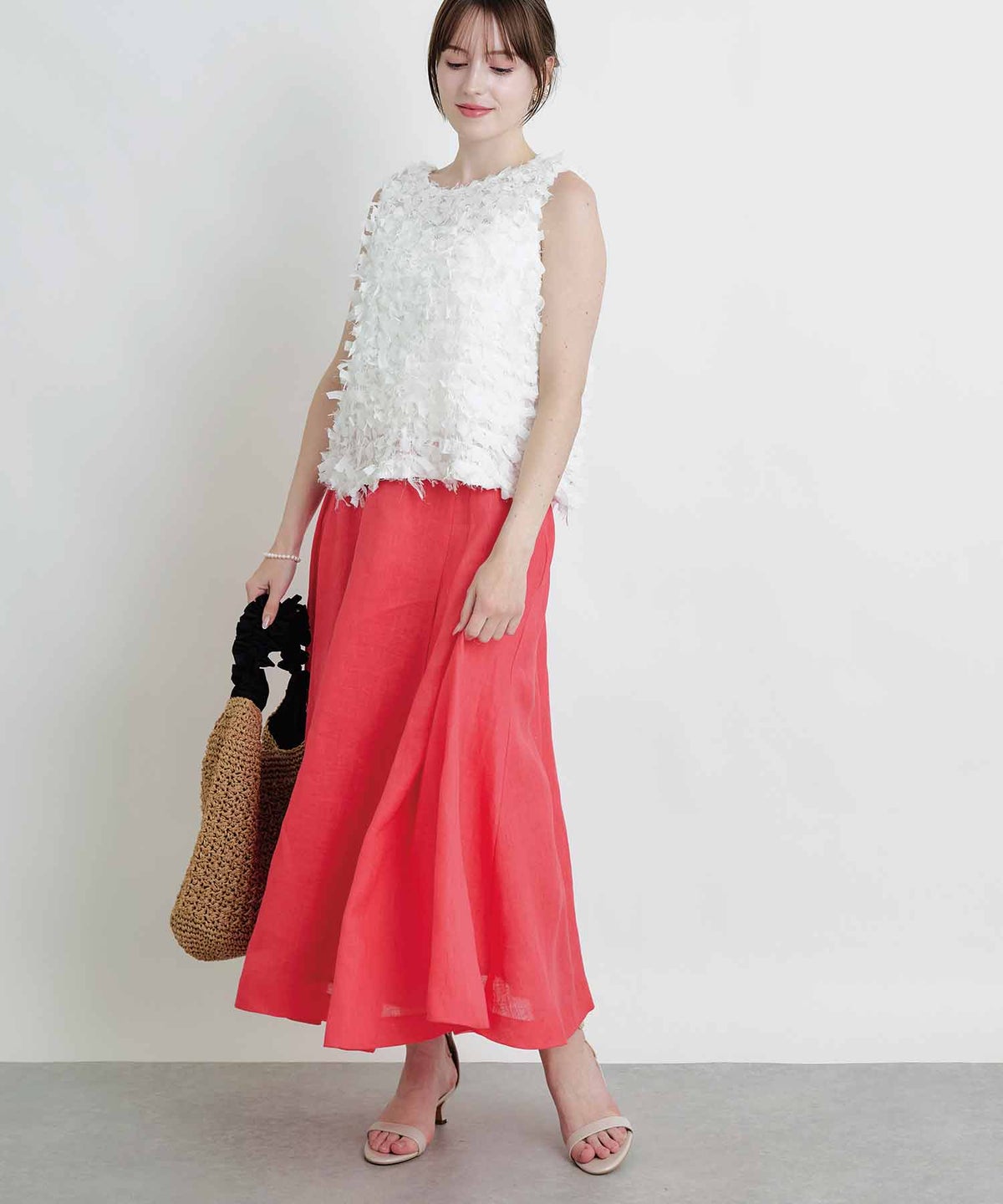 model：H160　着用サイズ：M　オフホワイト　リボン後ろ