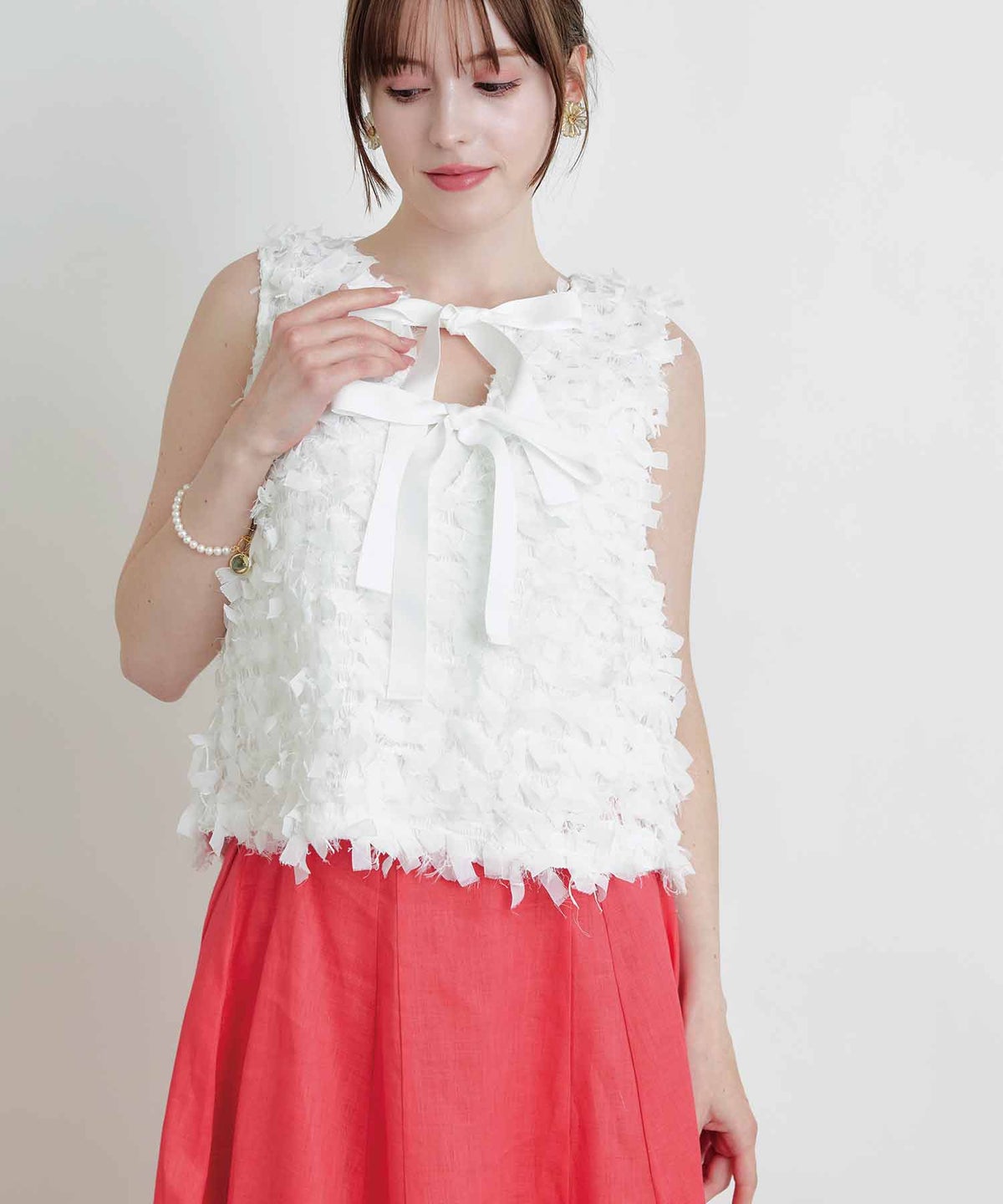 model：H160　着用サイズ：M　オフホワイト　リボン前