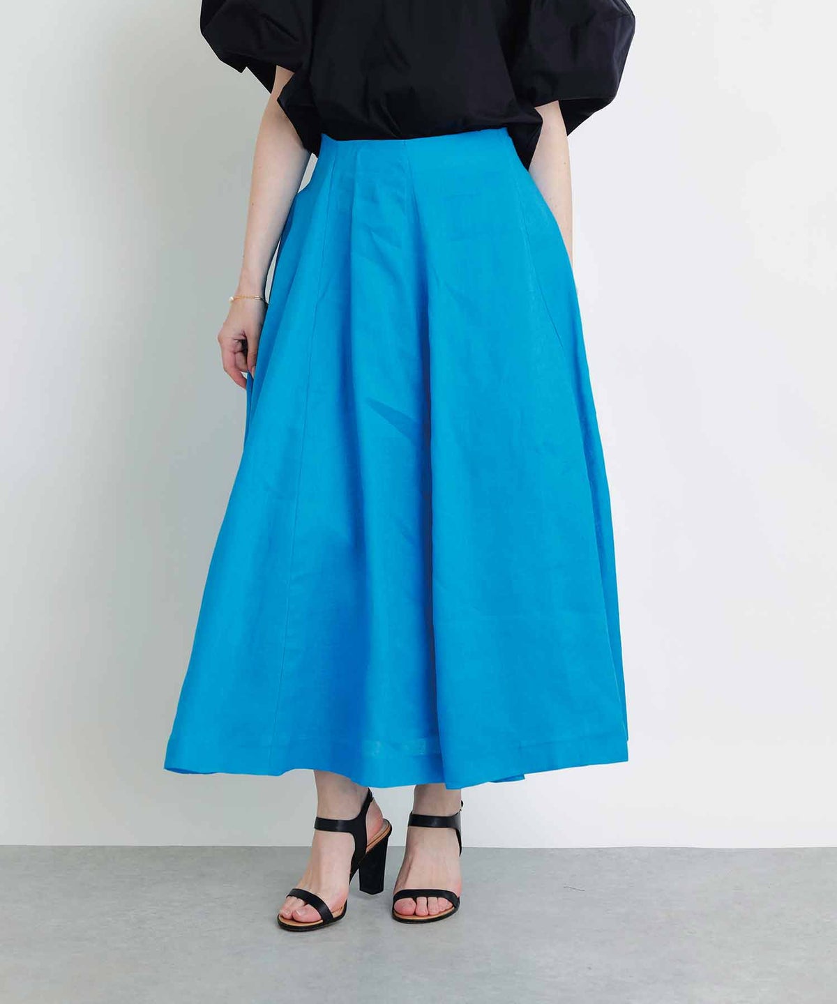 model：H160　着用サイズ：M　ターコイズブルー