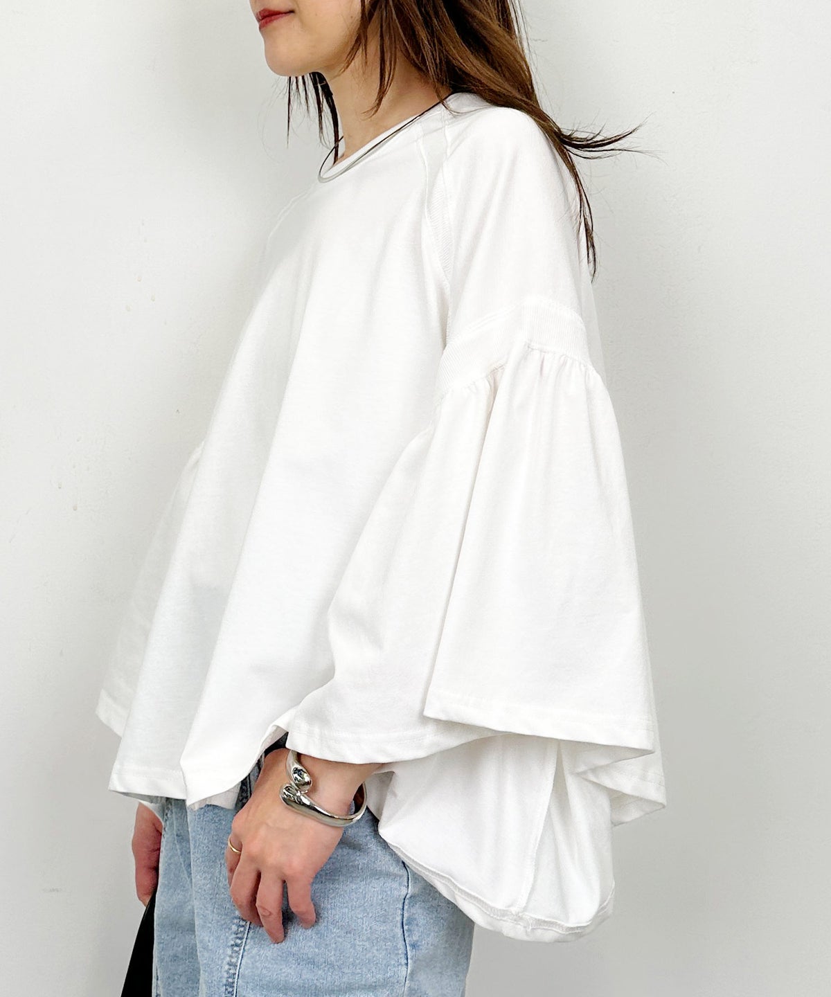 model：H164　着用サイズ：M　オフホワイト