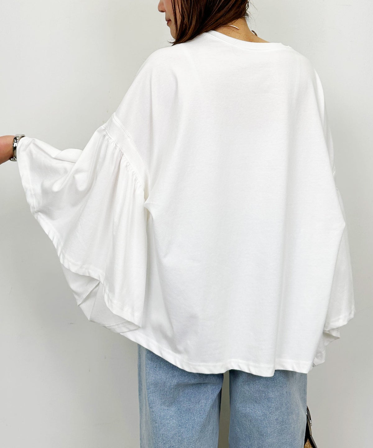 model：H164　着用サイズ：M　オフホワイト