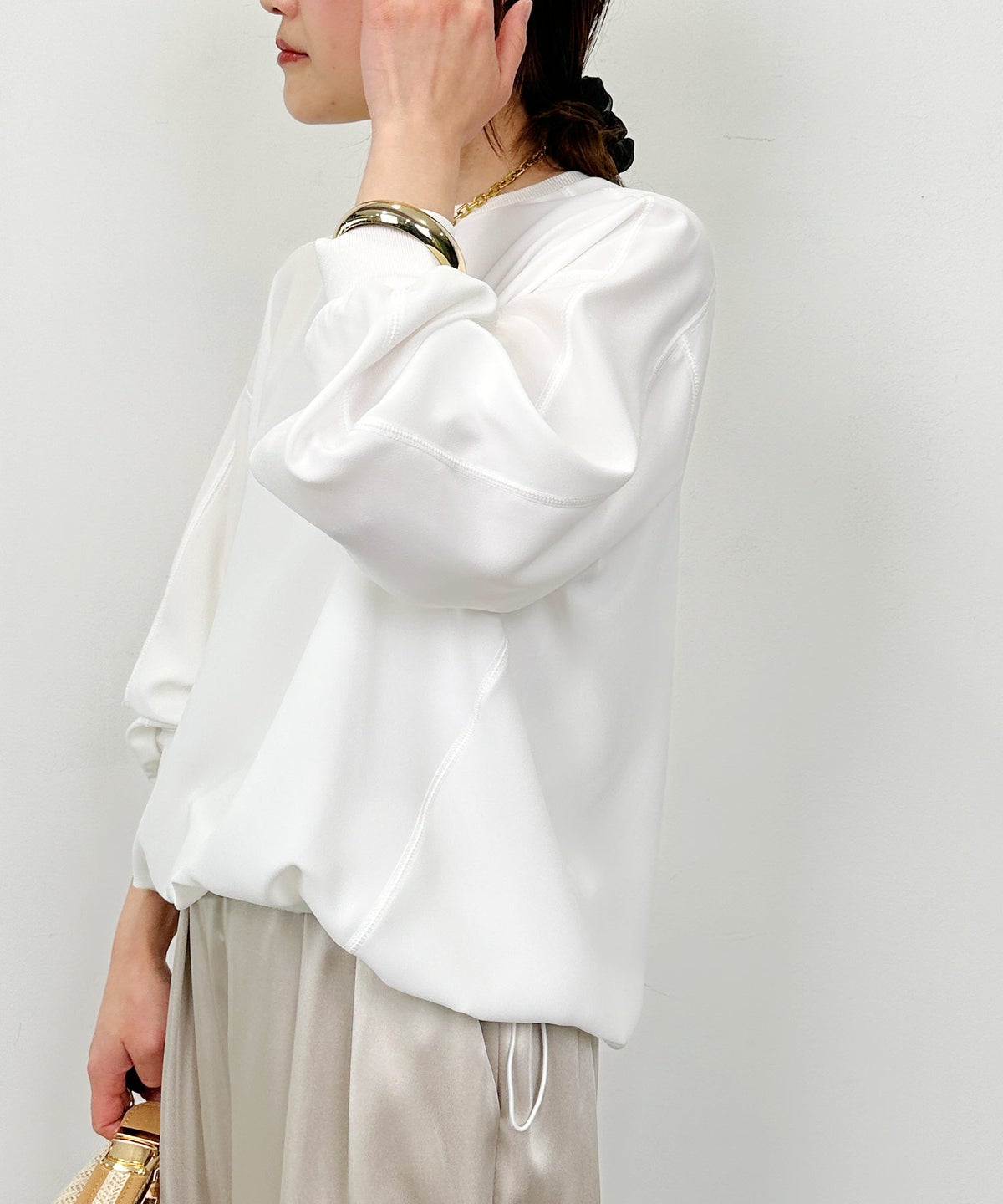 model：H164　着用サイズ：M　オフホワイト