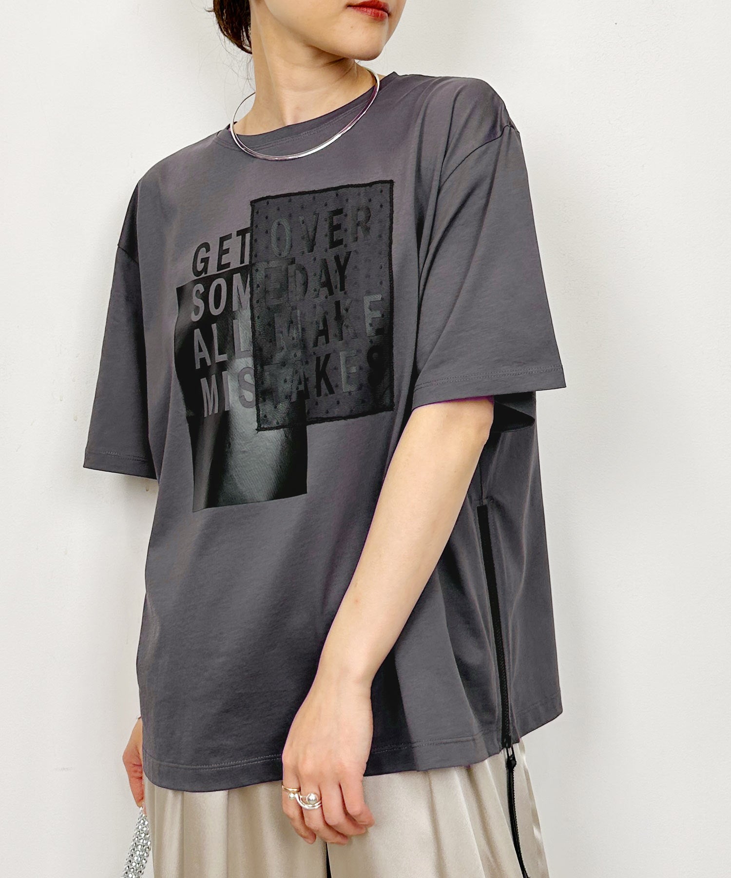 Hogstyle ホワイト Tシャツ ファスナー付き サイドファスナーロゴプリントTシャツ | PICCIN (ピッチン) 公式通販