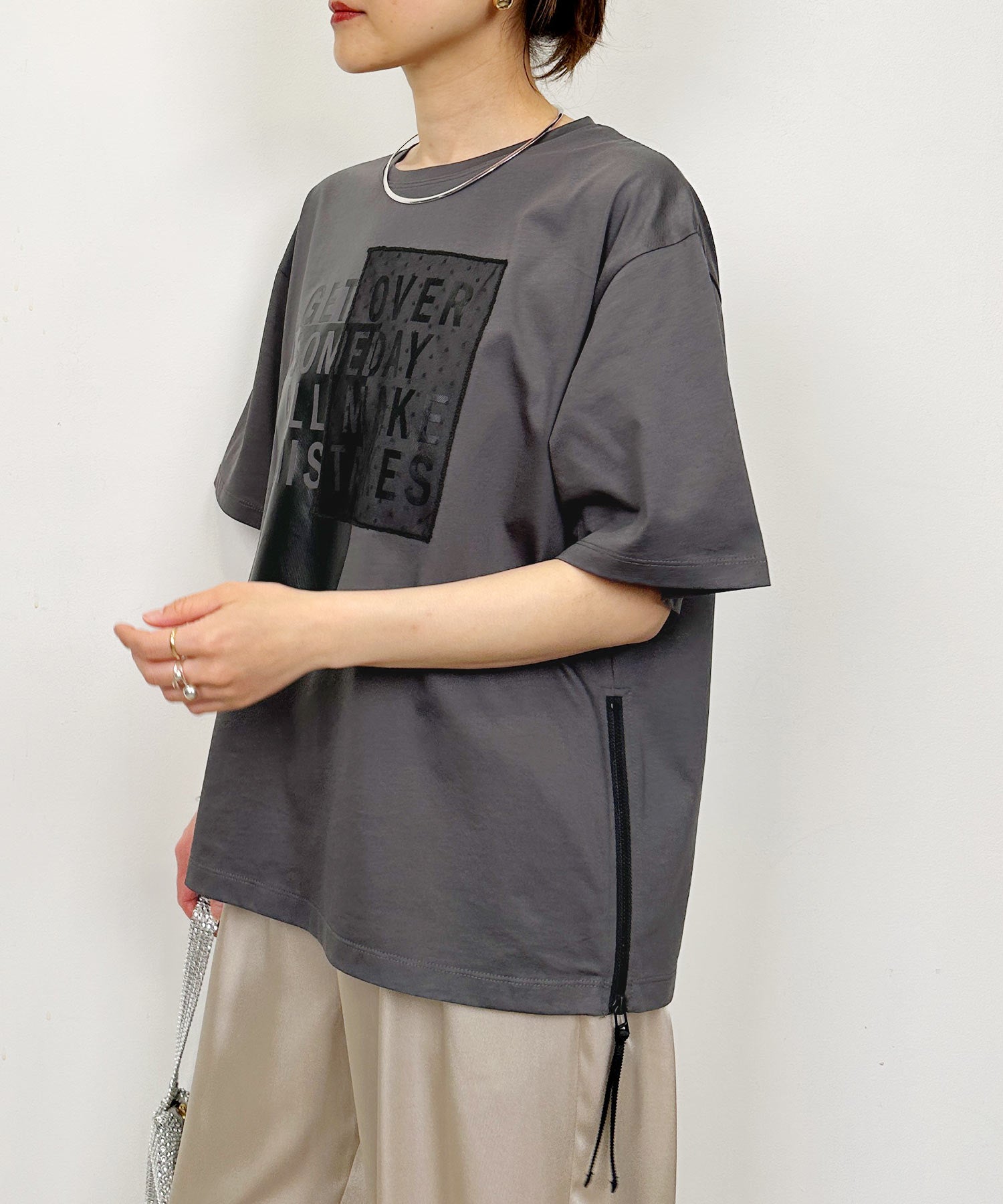サイドファスナーロゴプリントTシャツ | PICCIN (ピッチン) 公式通販