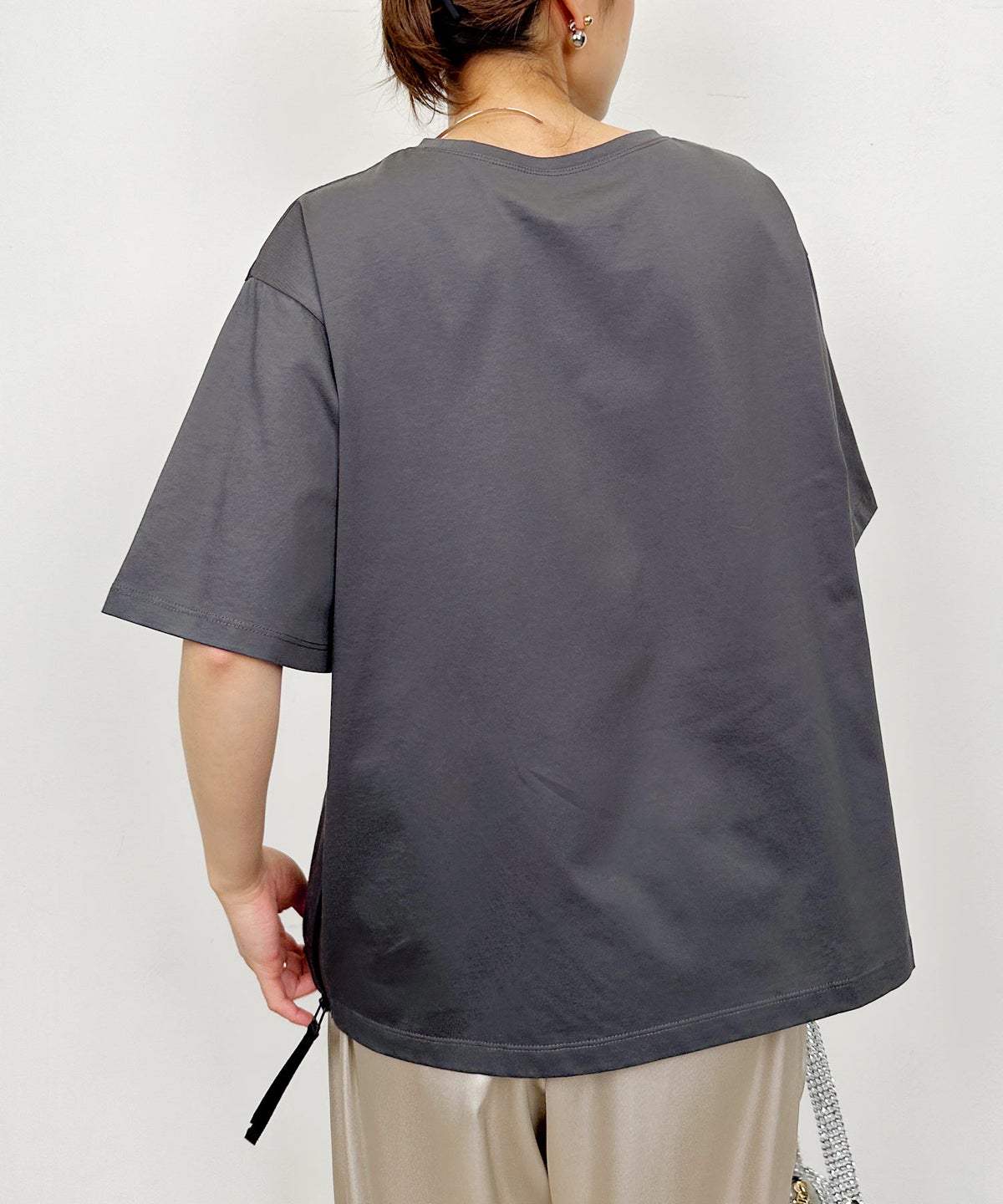 model：H164　着用サイズ：M　チャコールグレー