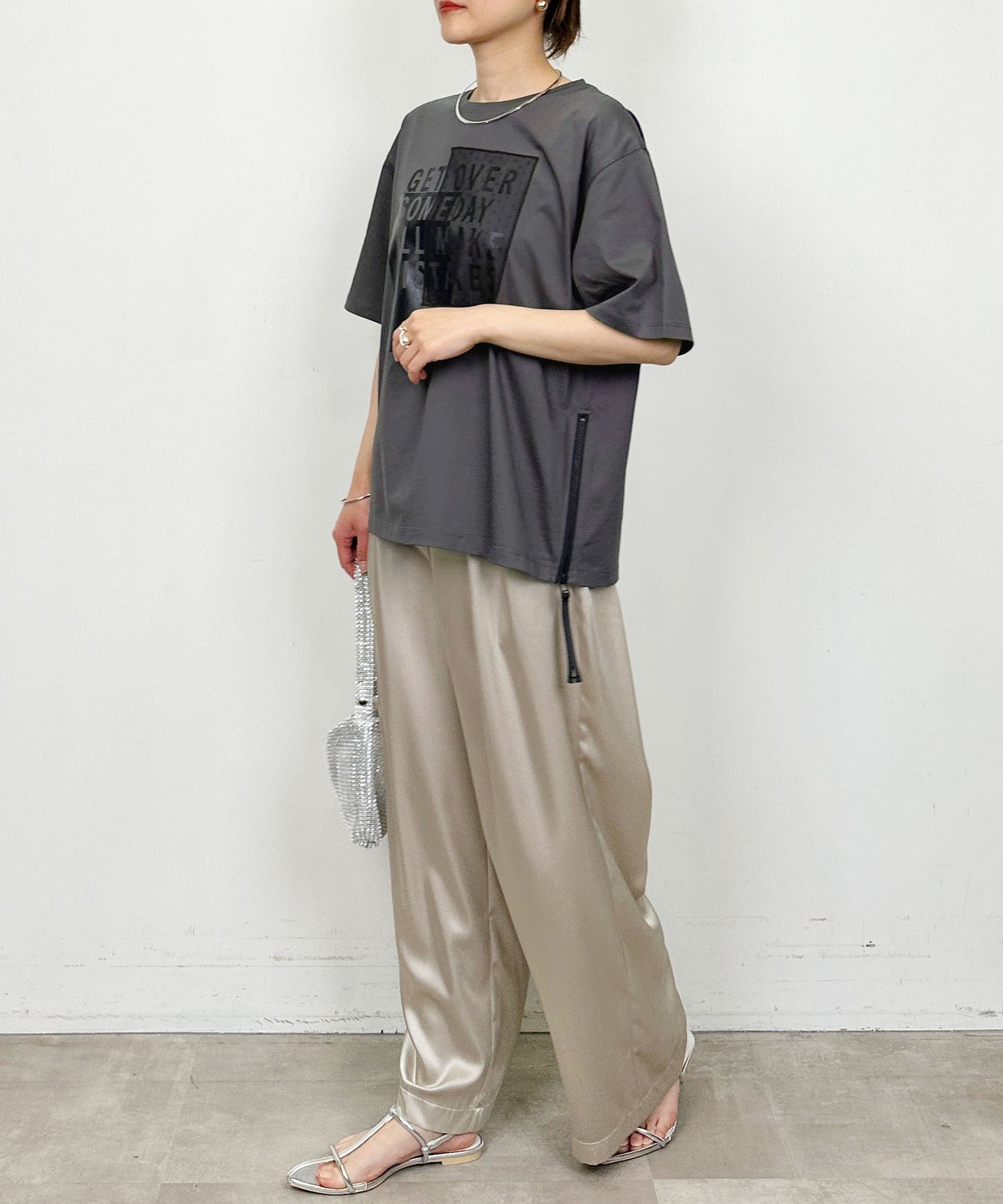 model：H164　着用サイズ：M　チャコールグレー