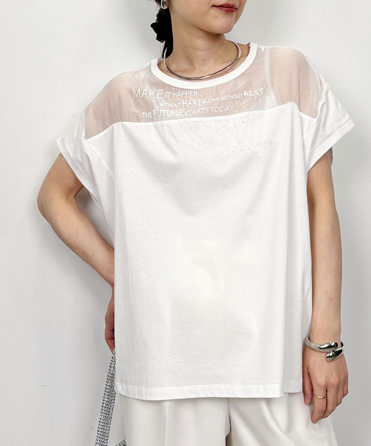 model：H164　着用サイズ：M　オフホワイト