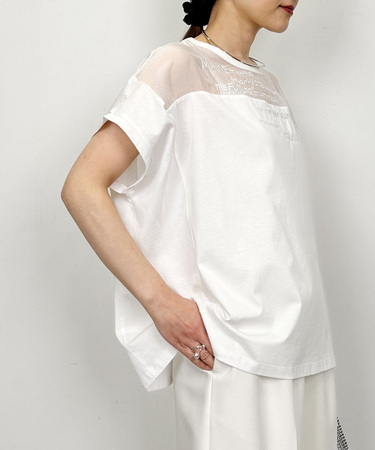 model：H164　着用サイズ：M　オフホワイト