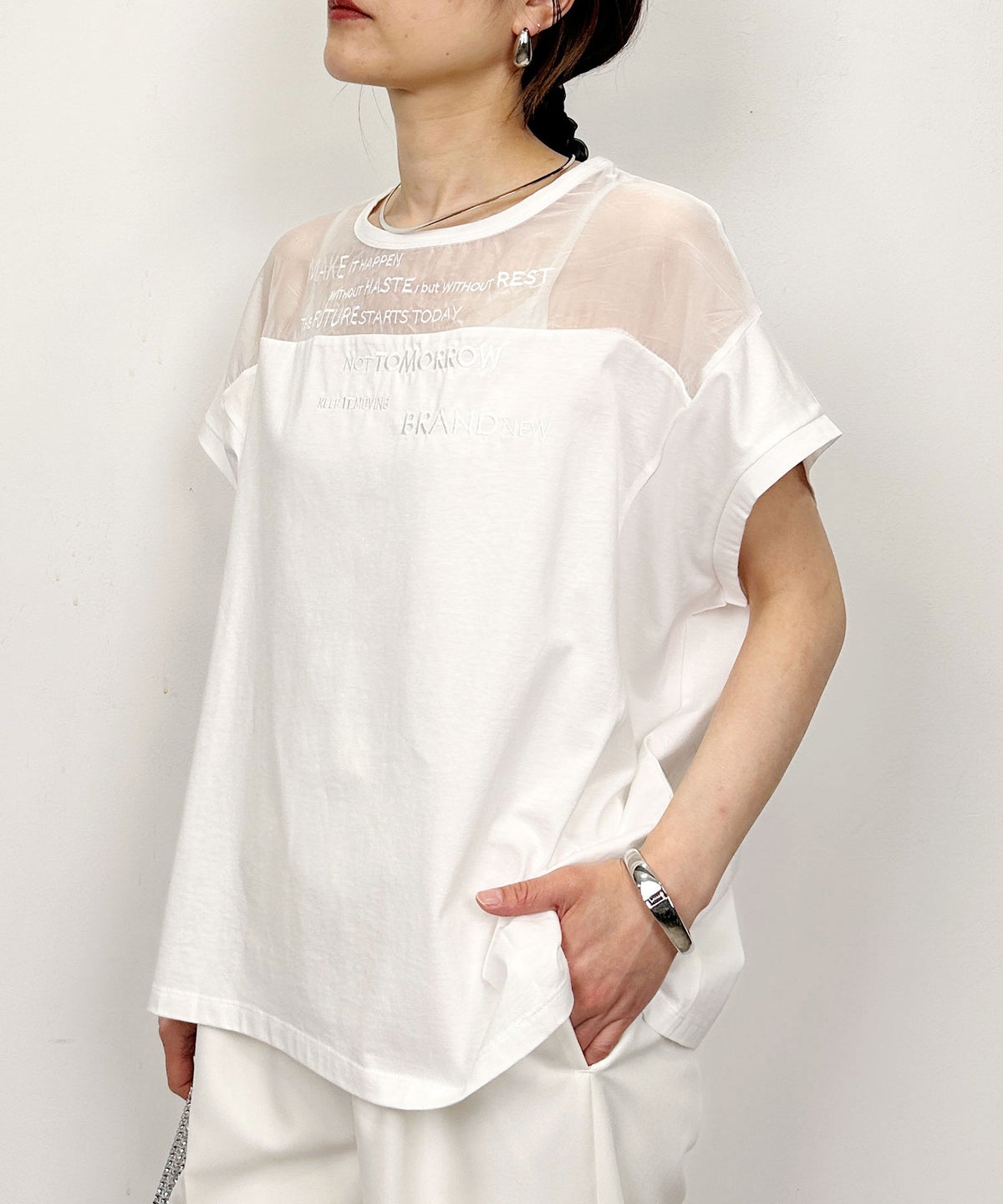 model：H164　着用サイズ：M　オフホワイト