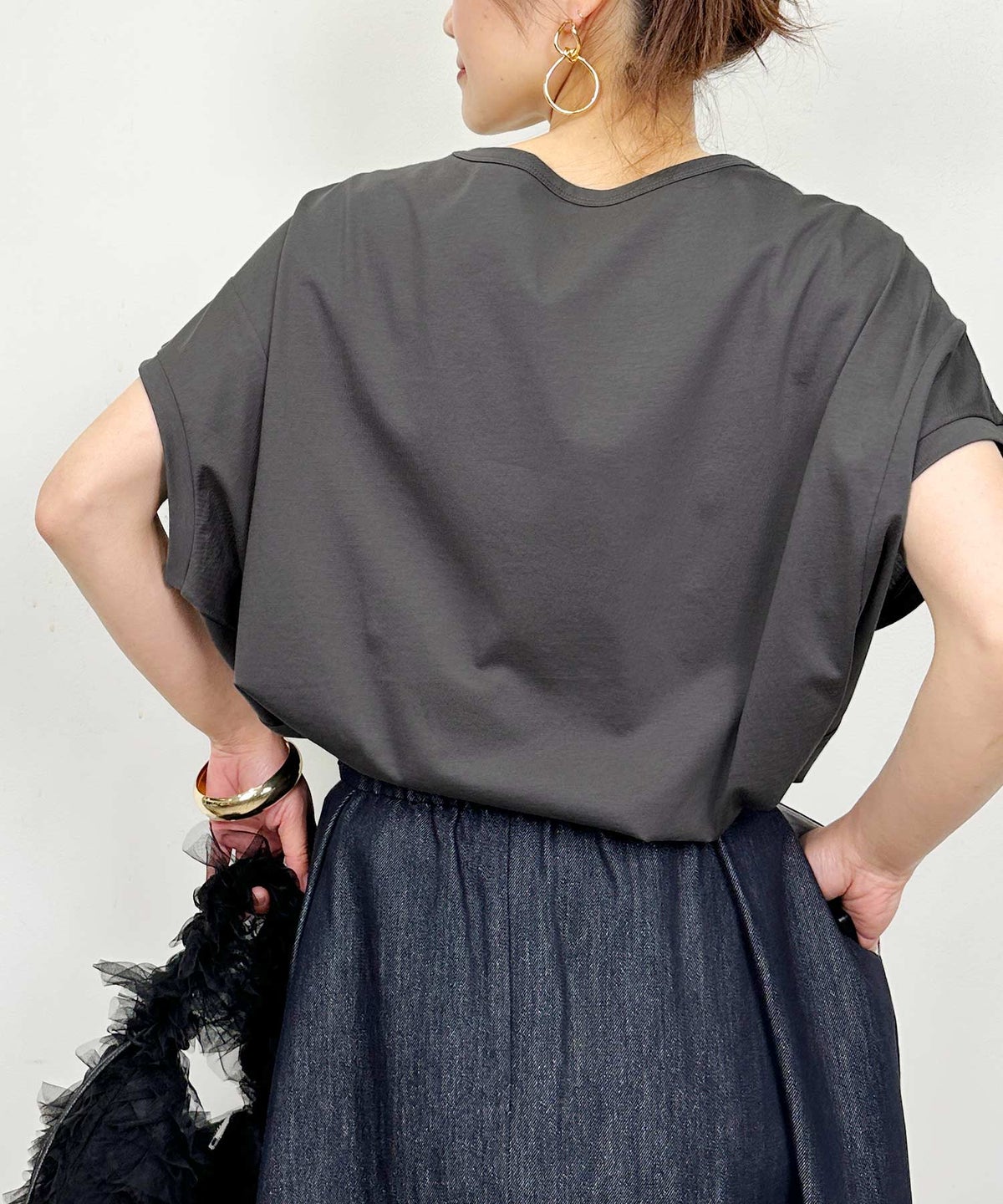 model：H164　着用サイズ：M　チャコールグレー