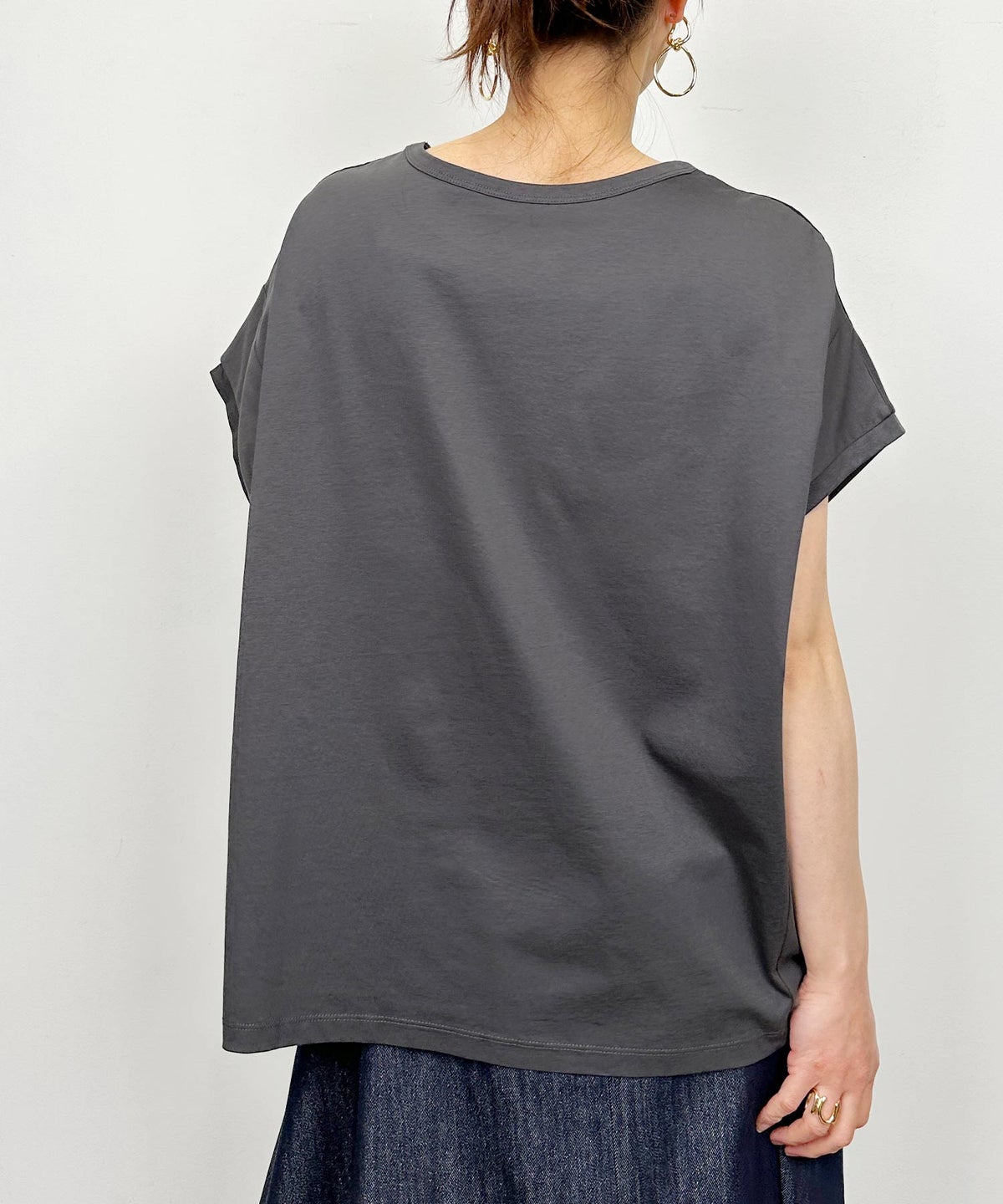 model：H164　着用サイズ：M　チャコールグレー