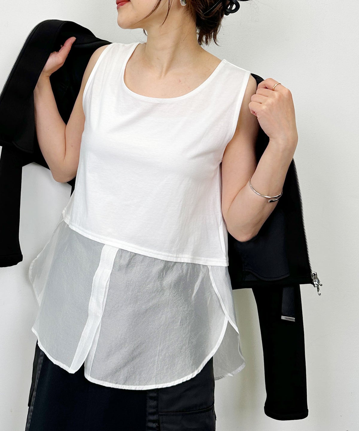 model：H164　着用サイズ：M　オフホワイト