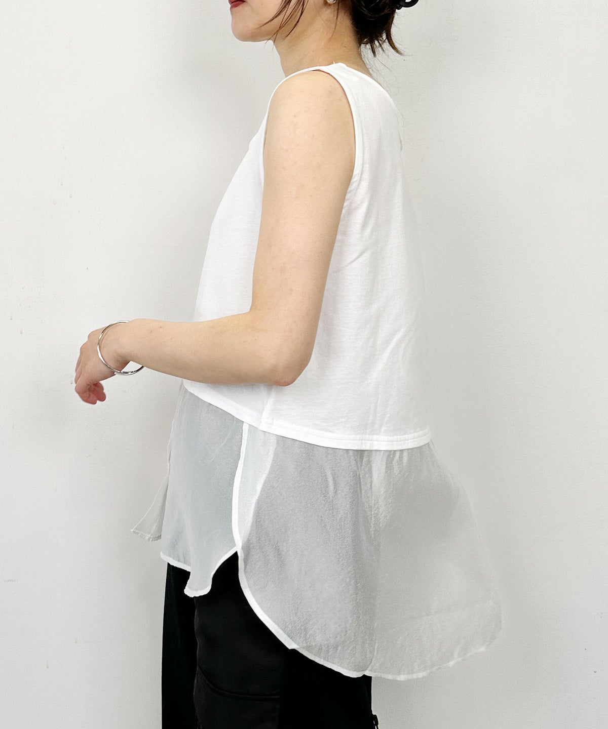 model：H164　着用サイズ：M　オフホワイト